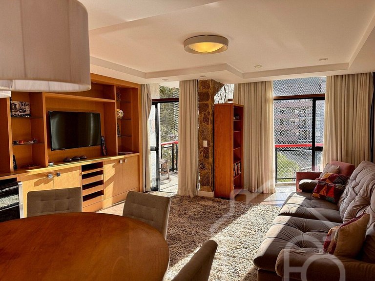 Apartamento central com piscina e playground