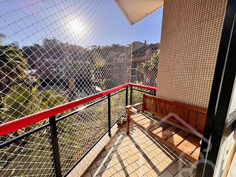 Apartamento central com piscina e playground