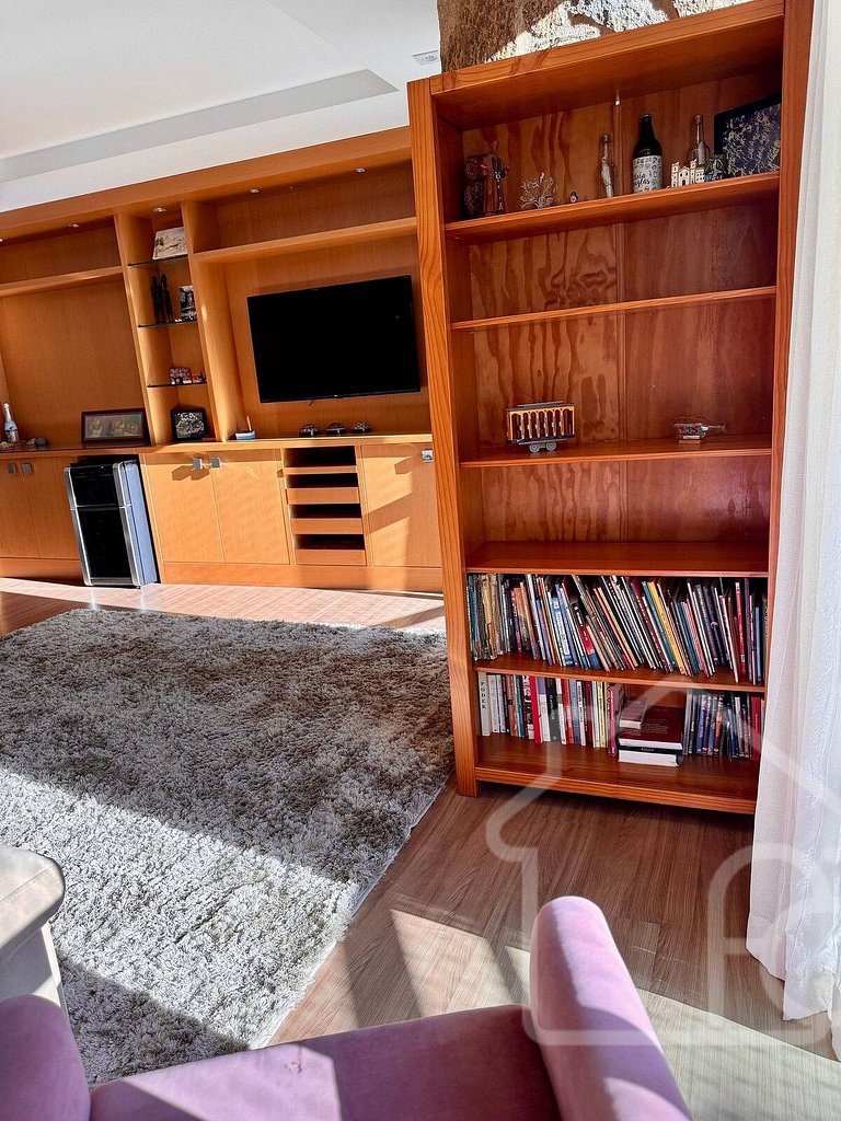 Apartamento central com piscina e playground