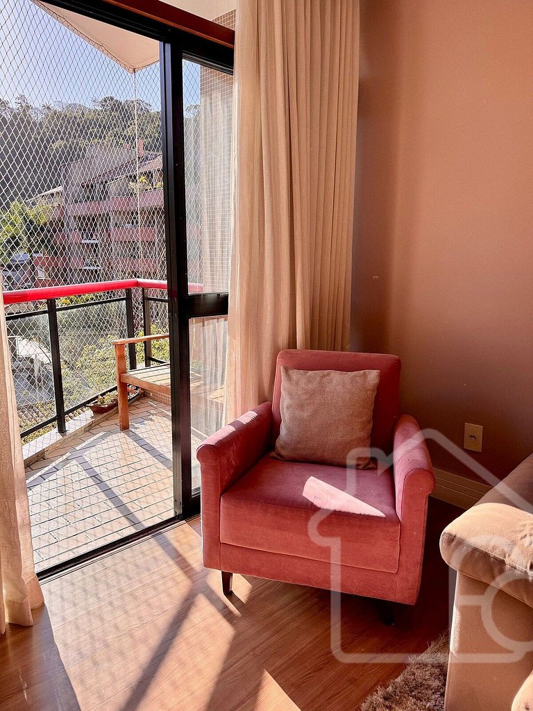 Apartamento central com piscina e playground