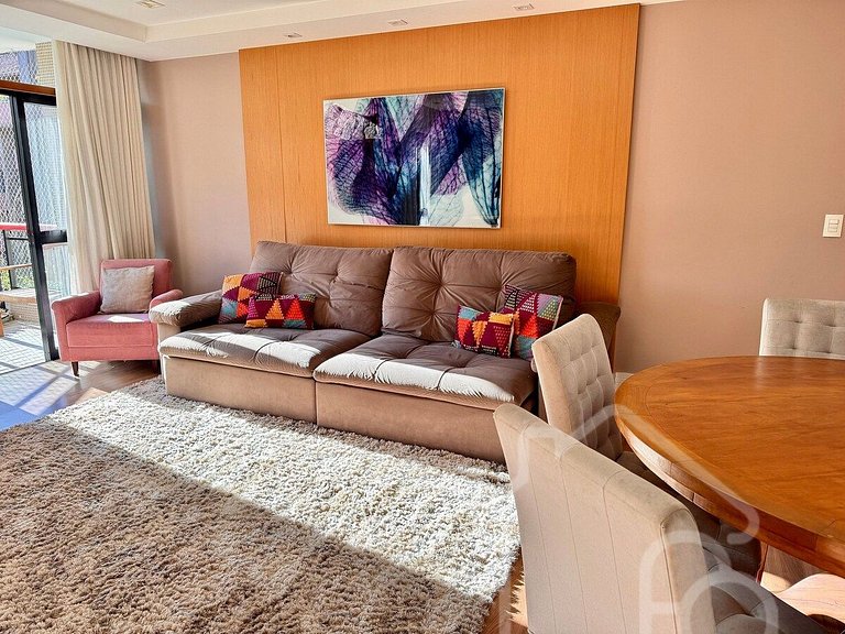 Apartamento central com piscina e playground