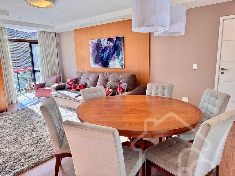 Apartamento central com piscina e playground