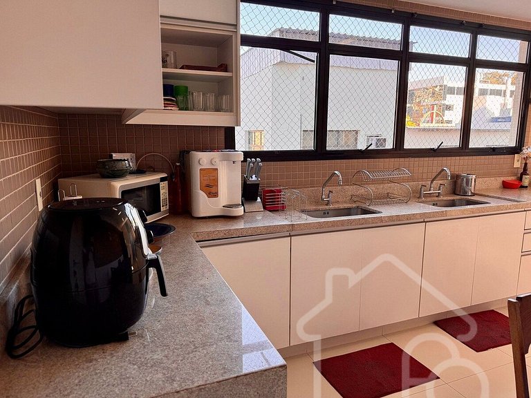 Apartamento central com piscina e playground