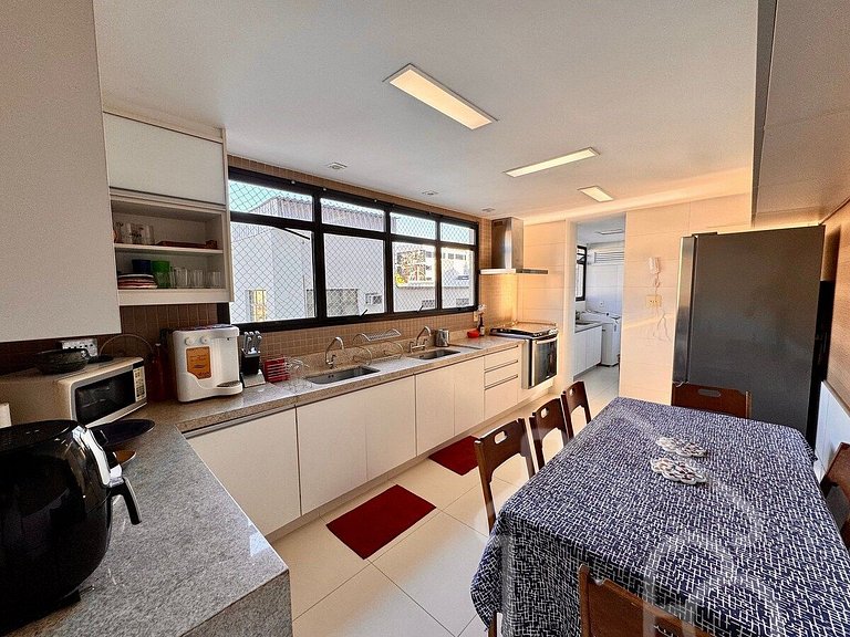 Apartamento central com piscina e playground