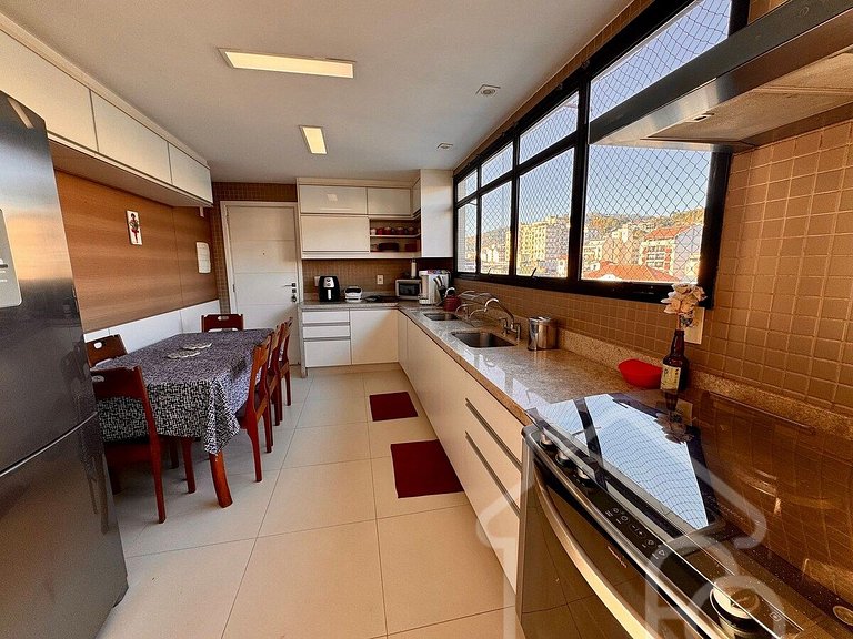 Apartamento central com piscina e playground