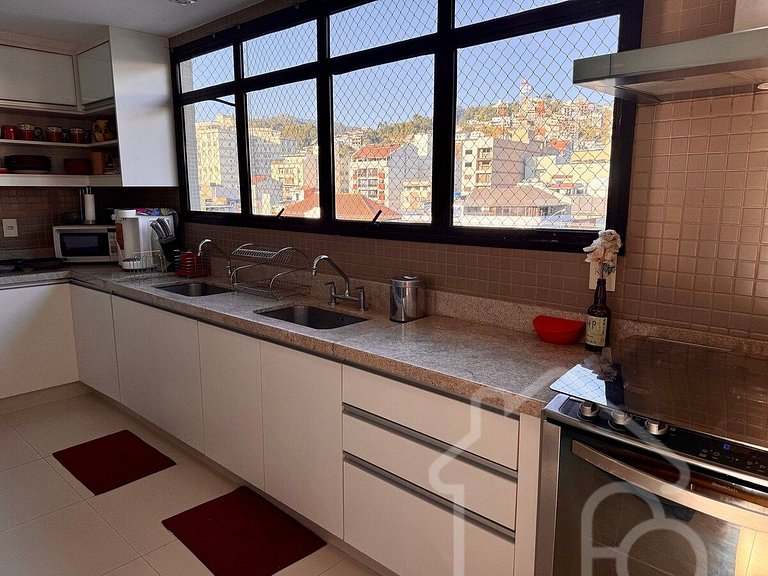 Apartamento central com piscina e playground