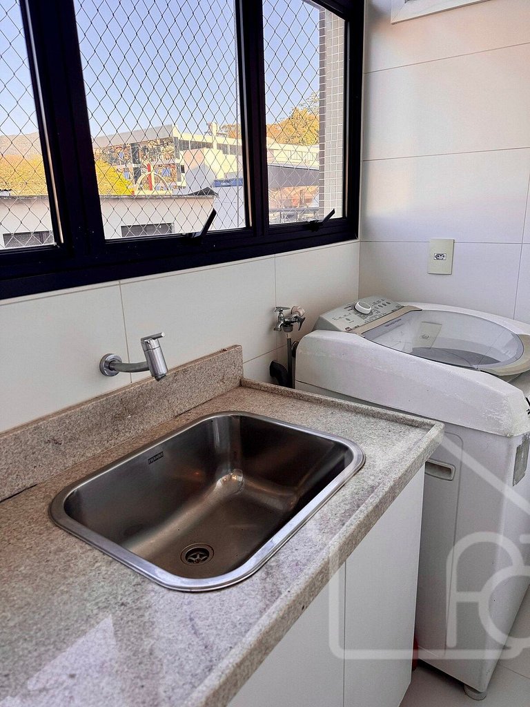 Apartamento central com piscina e playground