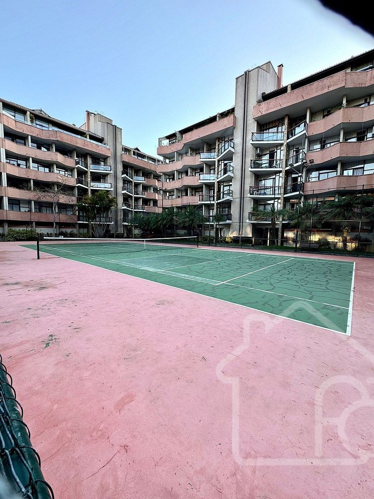 Apartamento central com piscina e playground