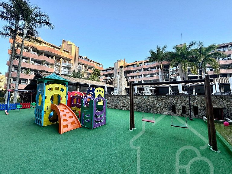 Apartamento central com piscina e playground