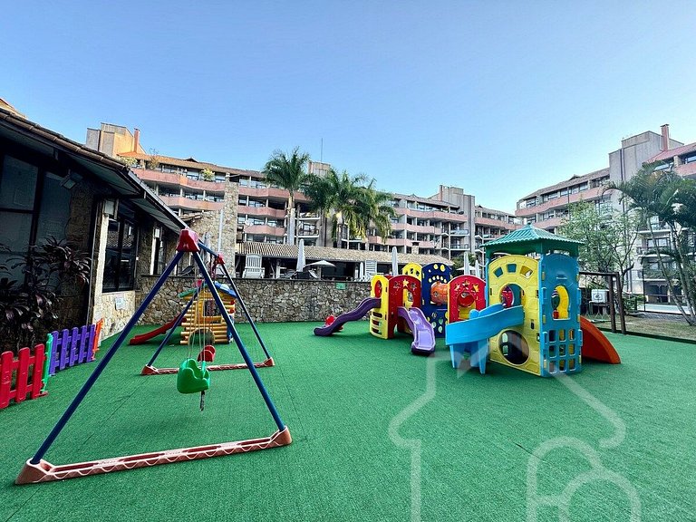 Apartamento central com piscina e playground