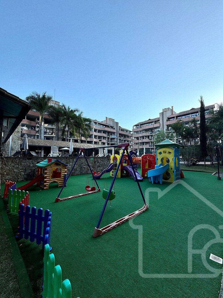 Apartamento central com piscina e playground