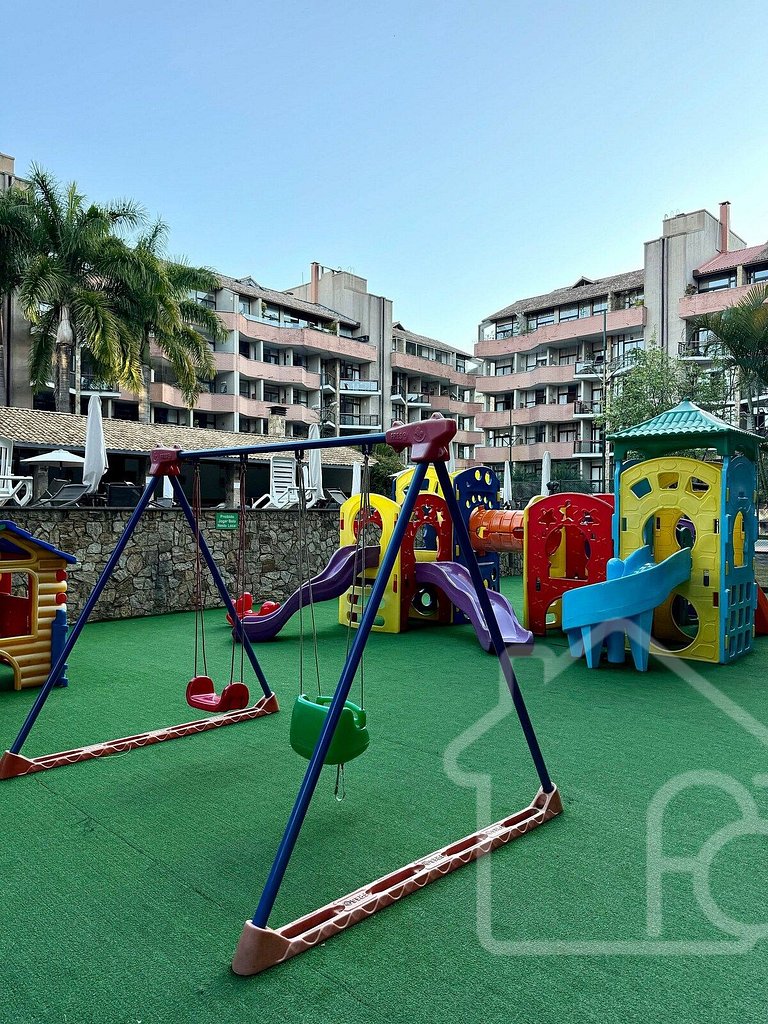 Apartamento central com piscina e playground