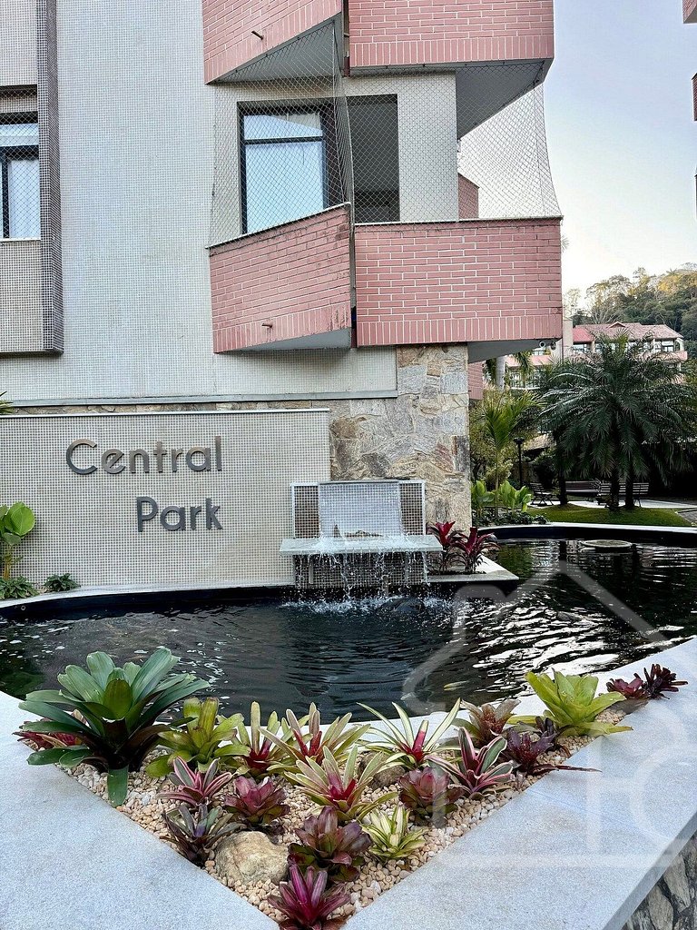 Apartamento central com piscina e playground