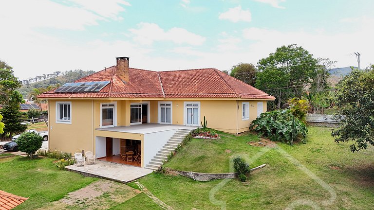 Casa Incrível com Vista para as Montanhas