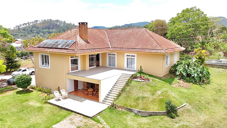 Casa Incrível com Vista para as Montanhas