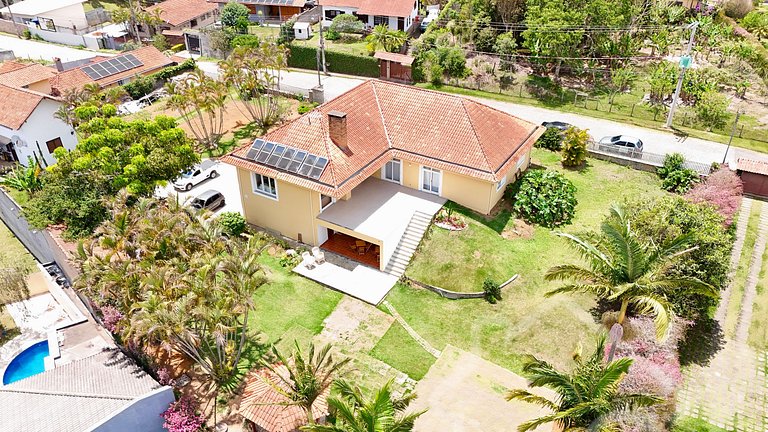 Casa Incrível com Vista para as Montanhas