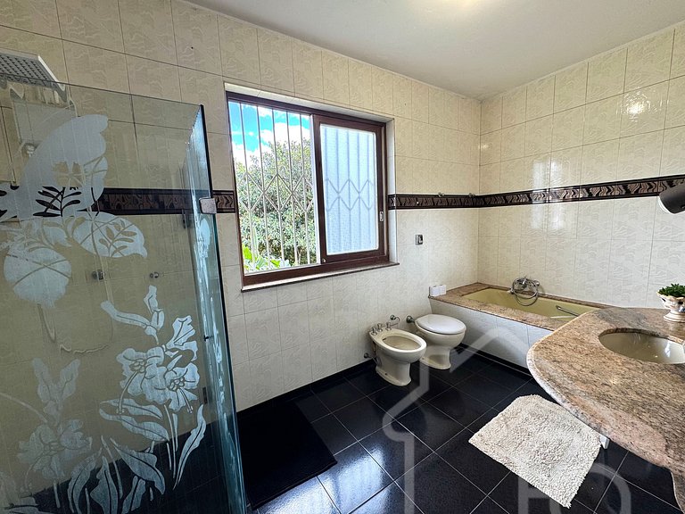 Casa Incrível com Vista para as Montanhas