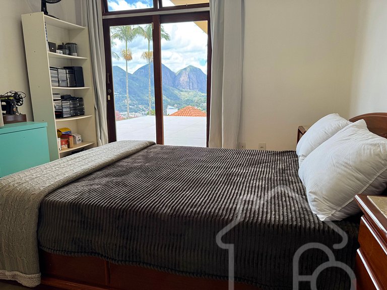 Casa Incrível com Vista para as Montanhas