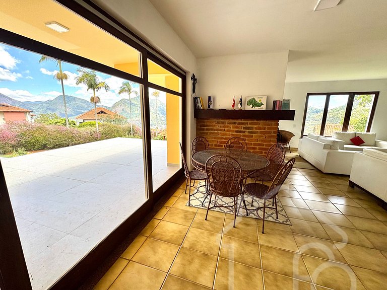 Casa Incrível com Vista para as Montanhas