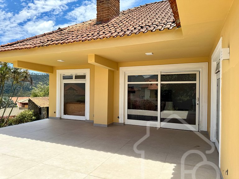 Casa Incrível com Vista para as Montanhas