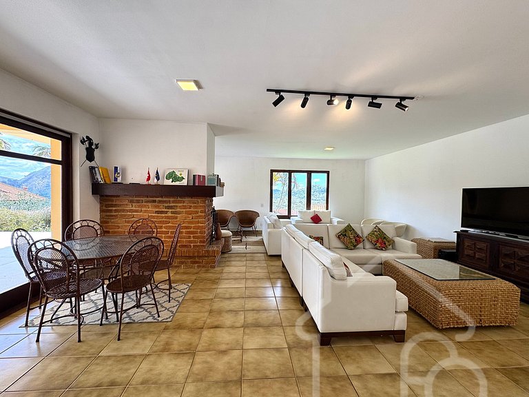 Casa Incrível com Vista para as Montanhas