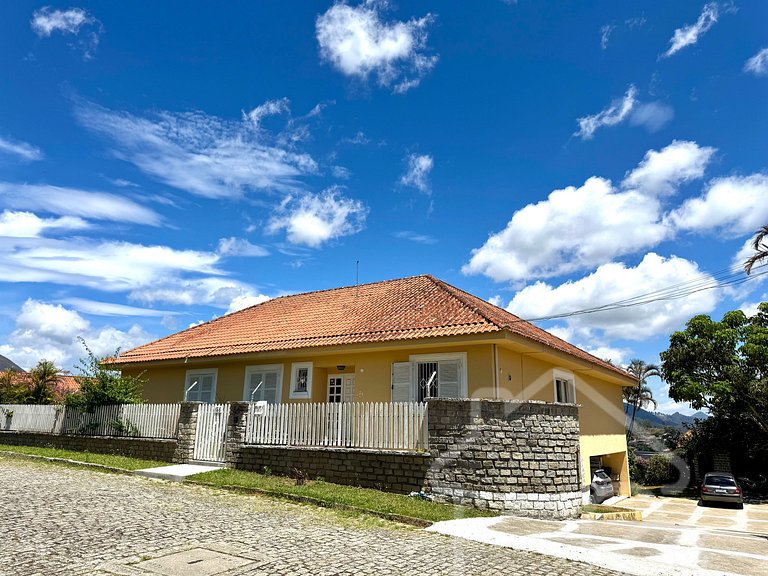 Casa Incrível com Vista para as Montanhas
