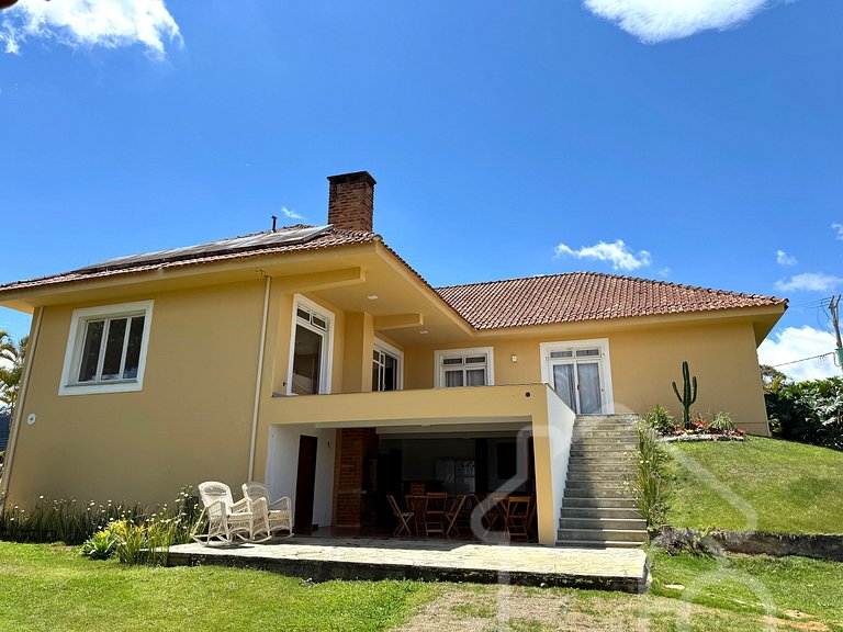 Casa Incrível com Vista para as Montanhas