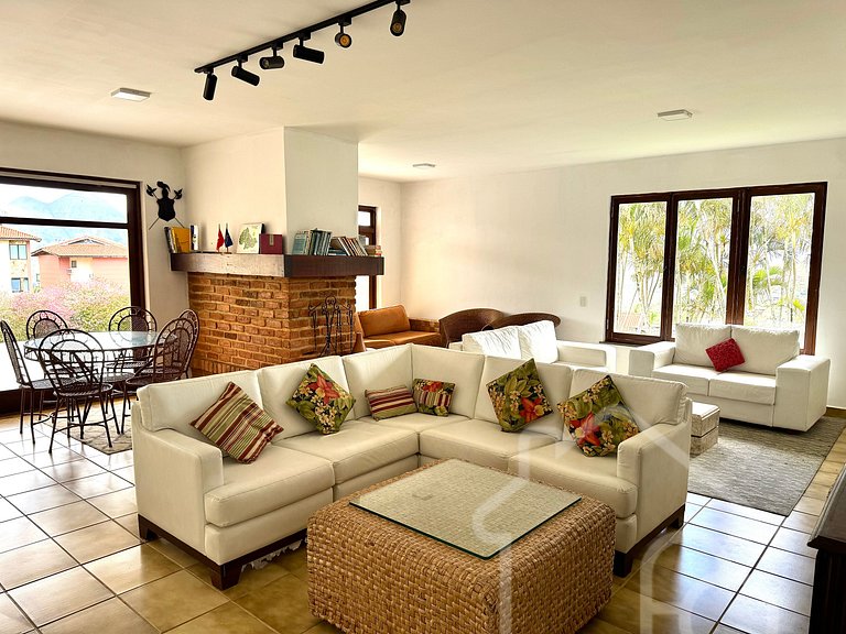 Casa Incrível com Vista para as Montanhas