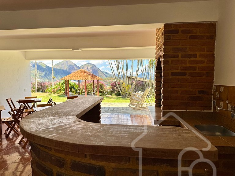 Casa Incrível com Vista para as Montanhas