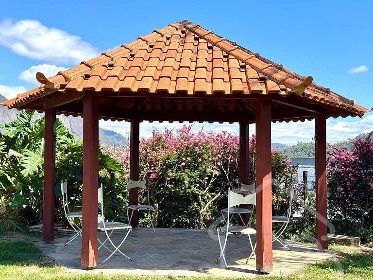 Casa Incrível com Vista para as Montanhas