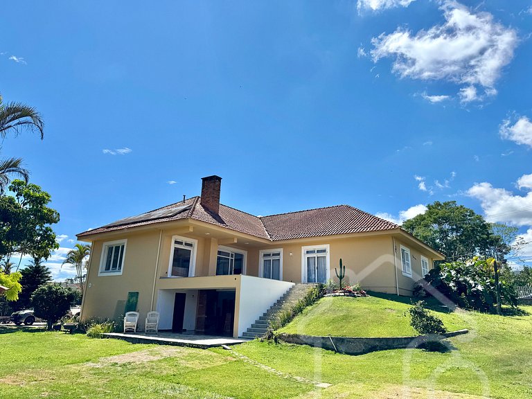 Casa Incrível com Vista para as Montanhas