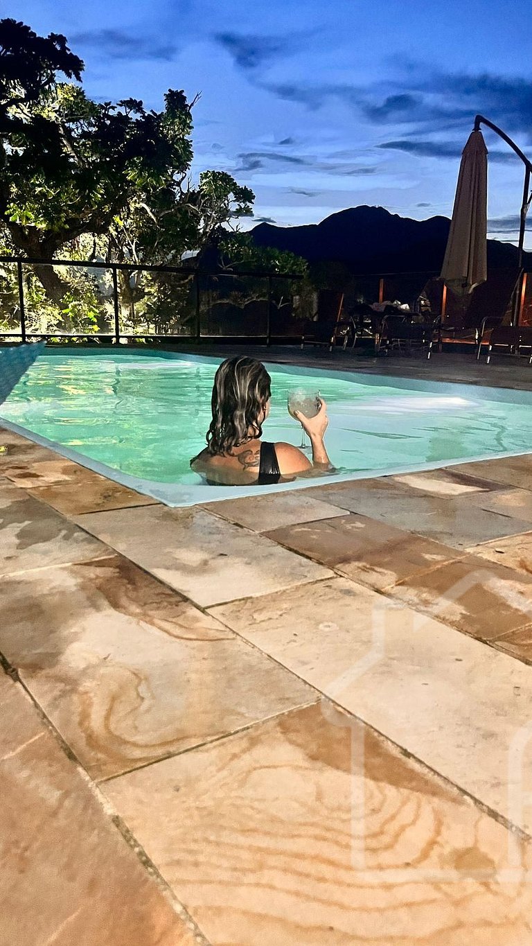 Casa nas montanhas com piscina e sauna