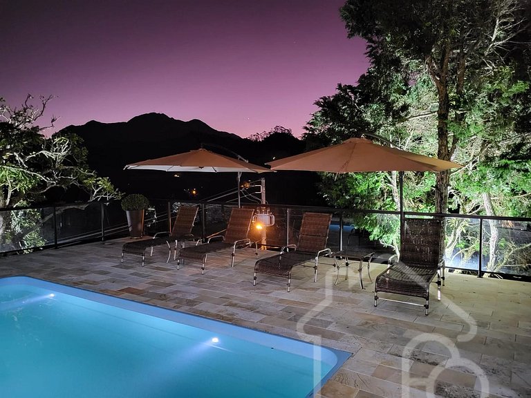 Casa nas montanhas com piscina e sauna