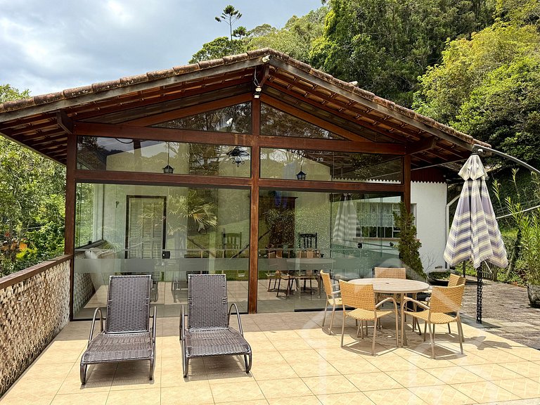 Casa com vista para as montanhas