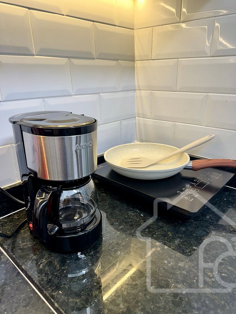 Estúdio reformado no Leblon | 5 min da praia