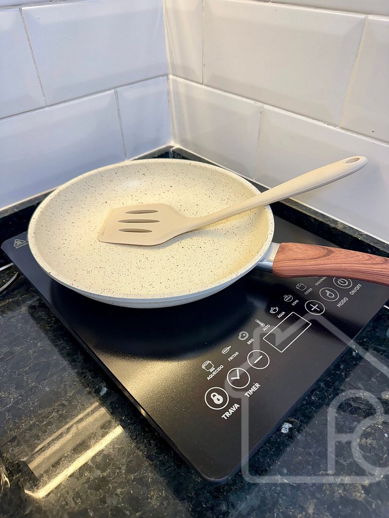 Estúdio reformado no Leblon | 5 min da praia