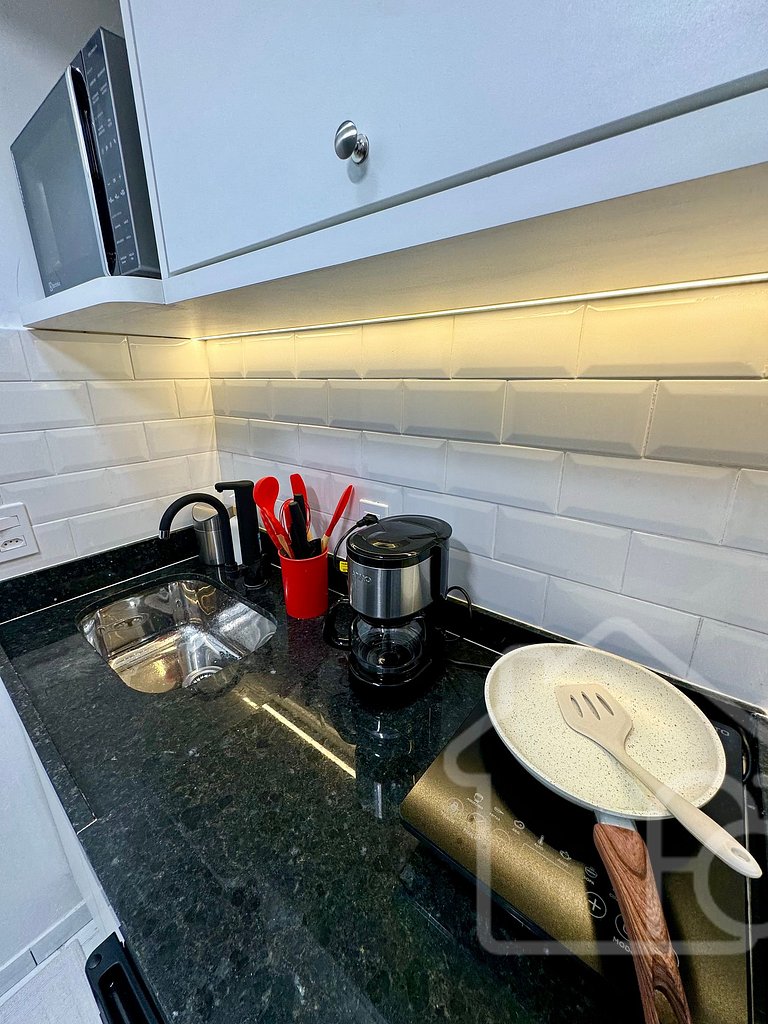 Estúdio reformado no Leblon | 5 min da praia