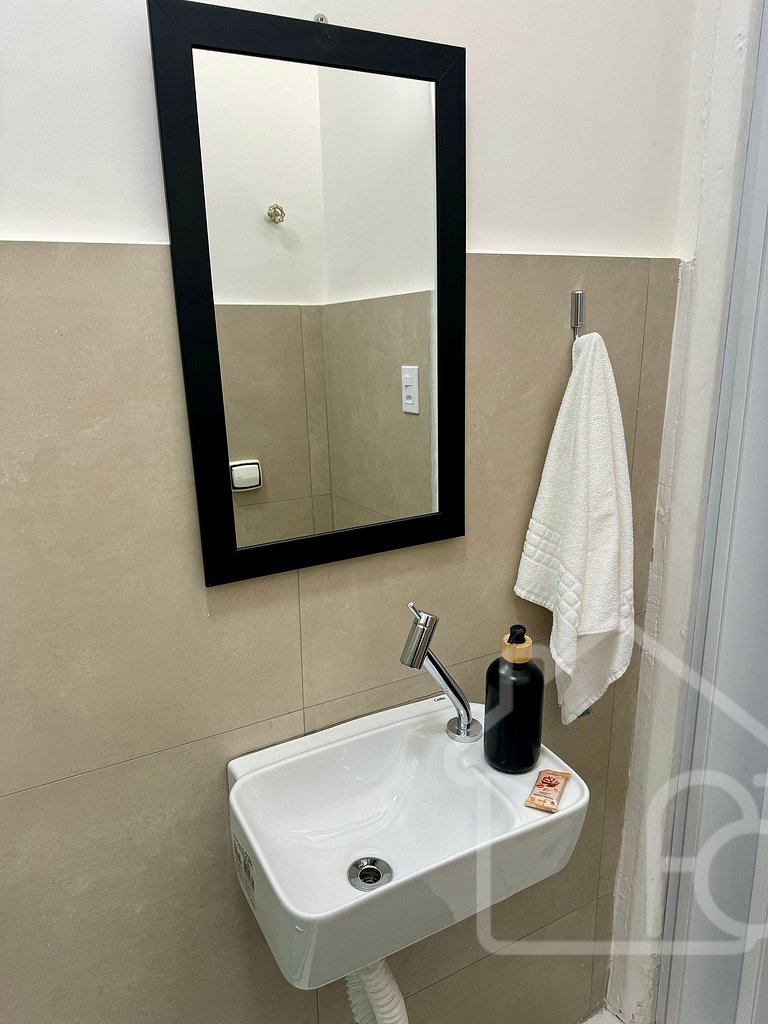 Estúdio reformado no Leblon | 5 min da praia