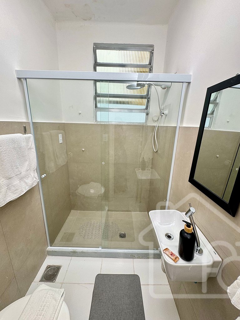 Estúdio reformado no Leblon | 5 min da praia