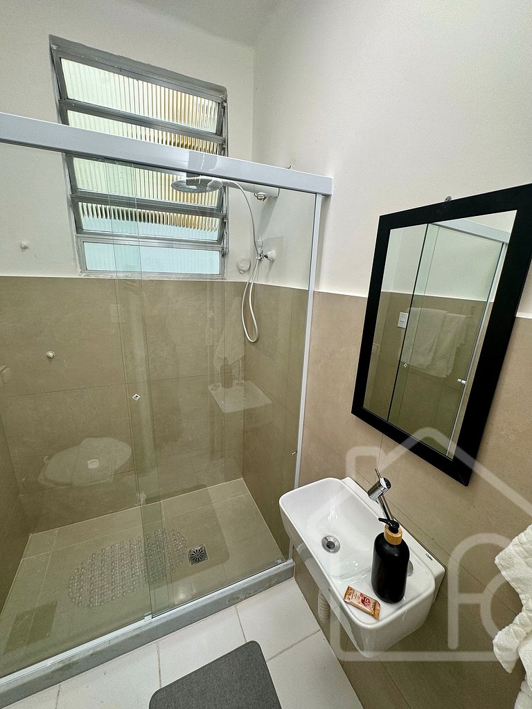 Estúdio reformado no Leblon | 5 min da praia