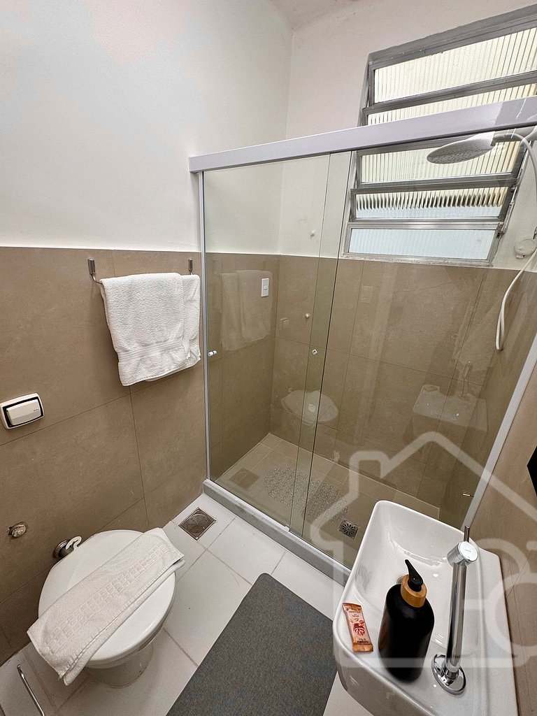 Estúdio reformado no Leblon | 5 min da praia