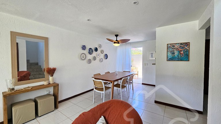 Casa com piscina em condomínio na Rasa