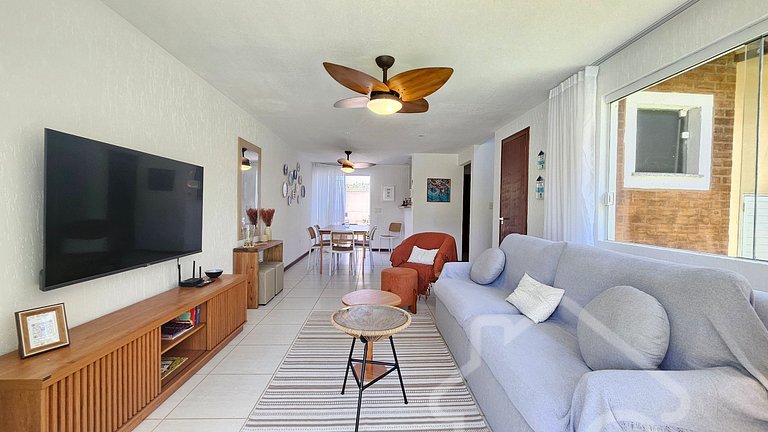 Casa com piscina em condomínio na Rasa