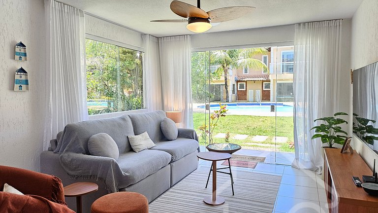 Casa com piscina em condomínio na Rasa