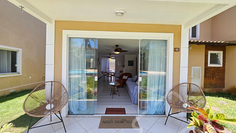 Casa com piscina em condomínio na Rasa