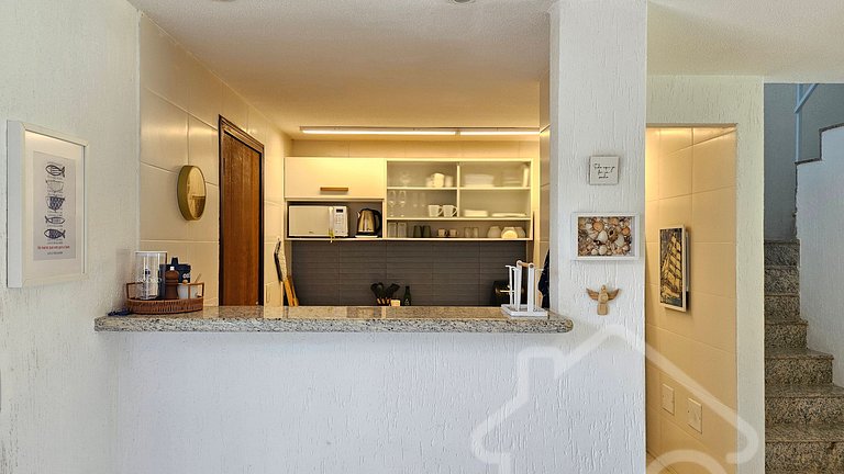 Casa com piscina em condomínio na Rasa