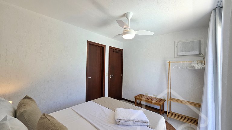 Casa com piscina em condomínio na Rasa