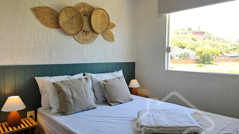 Casa com piscina em condomínio na Rasa