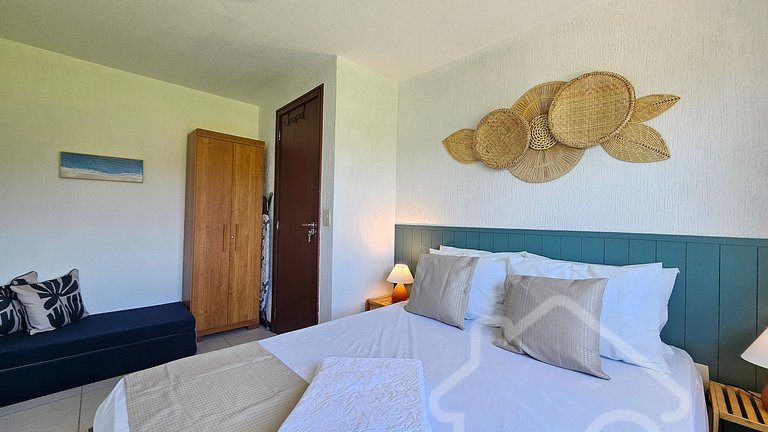 Casa com piscina em condomínio na Rasa