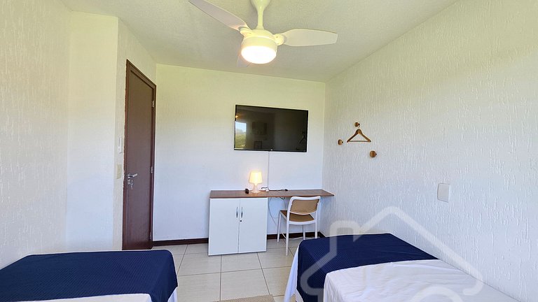 Casa com piscina em condomínio na Rasa